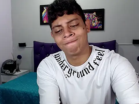 Alejandroo 22 online show from September 2025 01:45:01 PM
