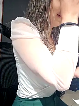 Isabella Varella online show from October 2025 12:29:01 PM