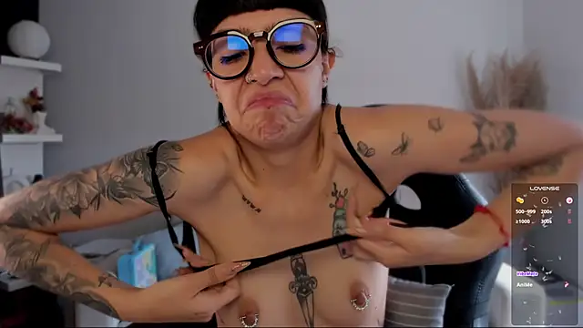 Saraa Desiree online show from January 2026 04:42:02 PM