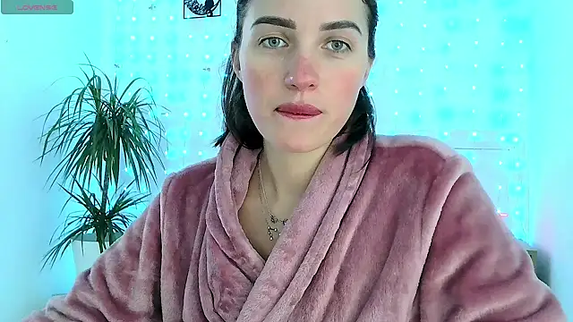 neferutt online show from November 2025 01:10:02 PM