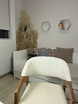 ValentinaMilann online show from June 2026 01:11:02 AM