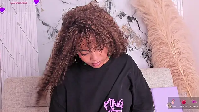 SarahLynn7 online show from April 2026 07:15:01 PM