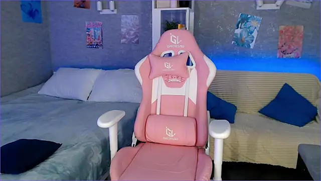 Snapshot of Bella_Garcia chatting on March 2025 06:32:01 AM Bella Garcia online show from March 2025 06:32:01 AM