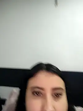 Snapshot of mialorents chatting on October 2025 03:20:02 PM mialorents online show from October 2025 03:20:02 PM