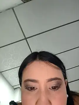 Snapshot of mialorents chatting on October 2025 06:29:01 PM mialorents online show from October 2025 06:29:01 PM