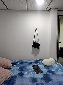 Snapshot of mialorents chatting on November 2025 07:58:01 PM mialorents online show from November 2025 07:58:01 PM