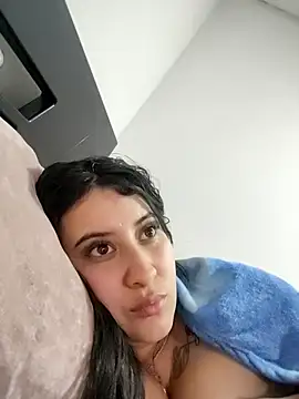 Snapshot of mialorents chatting on November 2025 10:20:02 PM mialorents online show from November 2025 10:20:02 PM