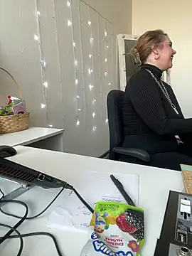 Juicy PeachLux online show from March 2025 11:07:01 AM