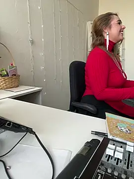 Juicy PeachLux online show from March 2025 11:03:01 AM