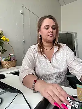 Juicy PeachLux online show from March 2025 09:10:02 AM