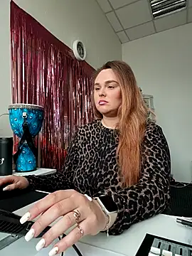 Juicy PeachLux online show from December 2025 09:40:01 AM