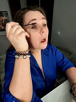 Juicy PeachLux online show from December 2025 04:07:02 AM