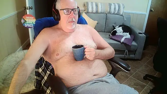 Snapshot of superbearboss chatting on April 2026 05:04:02 PM superbearboss online show from April 2026 05:04:02 PM