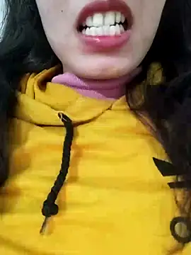 saraaxx1 online show from December 2025 04:24:01 PM