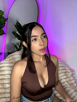  Emily Thompson  online show from November 2025 03:01:02 AM