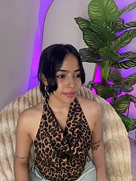  Emily Thompson  online show from March 2026 10:49:01 PM