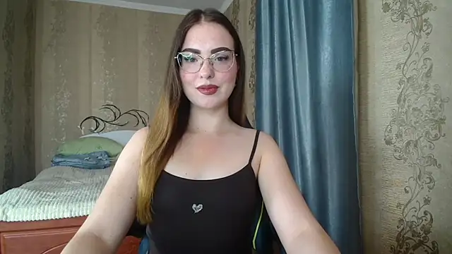 Snapshot of Leila_Kissyu chatting on June 2026 02:10:02 PM Leila Kissyu online show from June 2026 02:10:02 PM