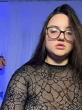 MiraLuccian online show from October 2025 07:43:01 PM