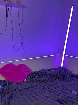 MiraLuccian online show from February 2026 03:40:02 PM