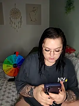 Saucy-Serenity online show from April 2026 07:00:01 PM