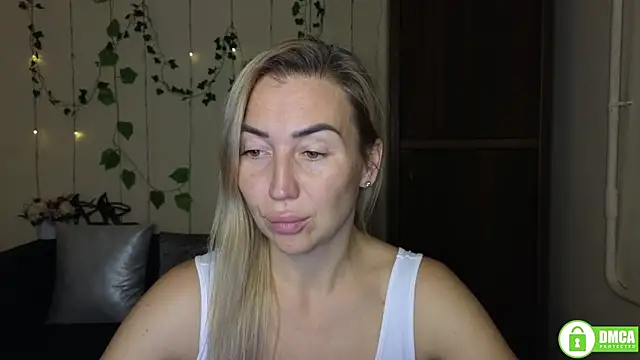 Kiss julli88I online show from November 2025 06:30:01 PM