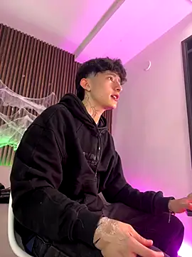 troy rouge online show from October 2025 06:56:01 PM