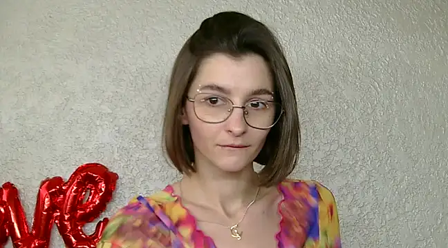 luna Gharming online show from March 2025 12:12:01 PM