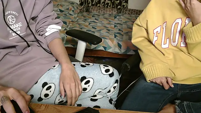 NaughtyThrouple007 online show from December 2025 12:49:02 AM