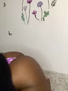 Snapshot of Nahomy_gree chatting on October 2025 06:01:02 AM Nahomy gree online show from October 2025 06:01:02 AM