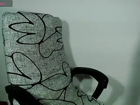 Hannah Kiim online show from November 2025 10:10:02 PM