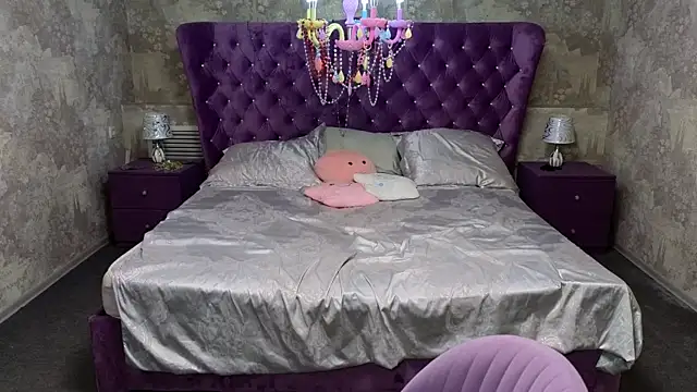 Kira Kenet online show from March 2025 02:32:02 PM
