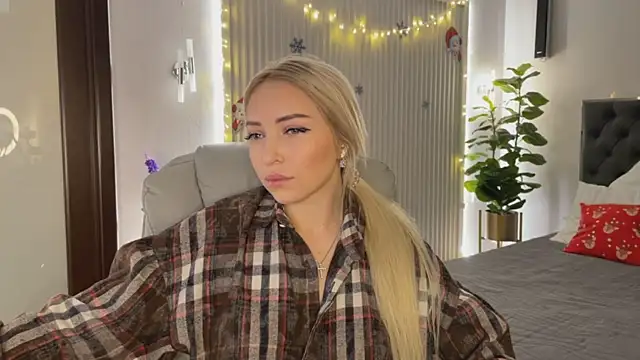 OhMyEmma online show from December 2025 01:24:02 AM