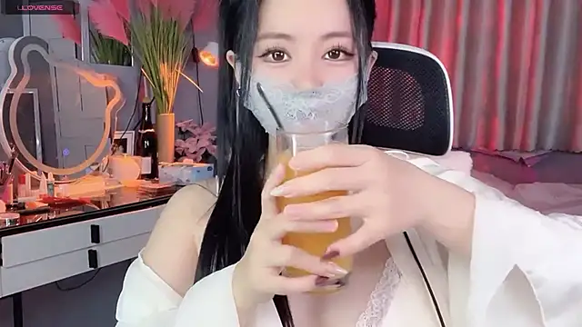 Snapshot of MI_KA22 chatting on October 2025 07:07:02 AM MI KA22 online show from October 2025 07:07:02 AM