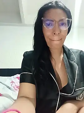 DaphneRosses online show from June 2026 02:01:02 PM