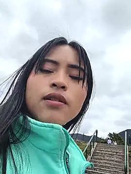 bella warzon online show from October 2025 04:53:02 PM