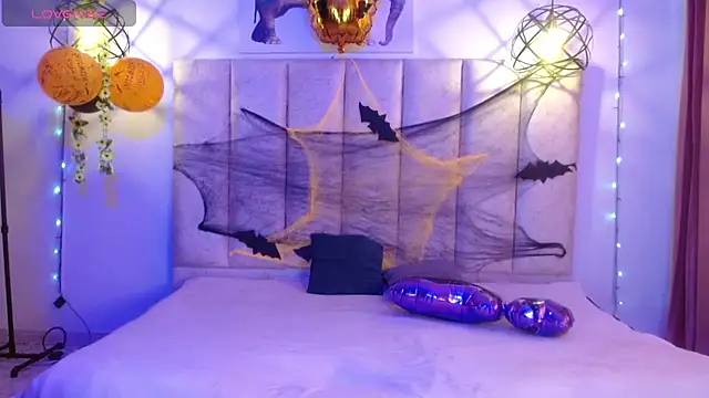 Snapshot of violettsuncs chatting on October 2025 05:12:02 PM violettsuncs online show from October 2025 05:12:02 PM