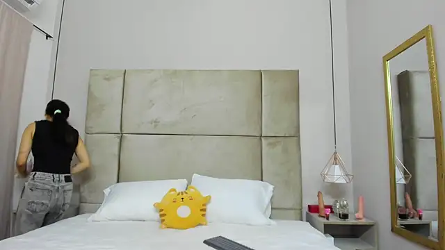 lucianasmith  online show from October 2025 12:46:01 PM