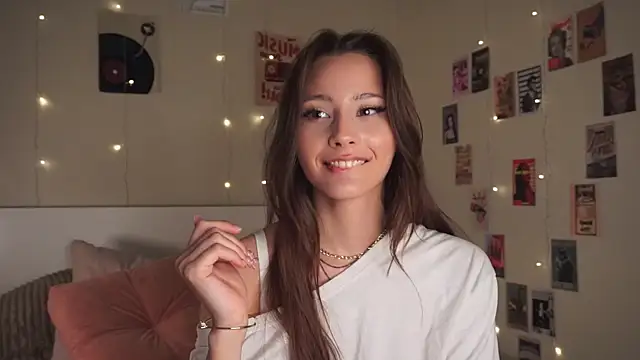 EditaBails online show from September 2025 06:57:02 PM