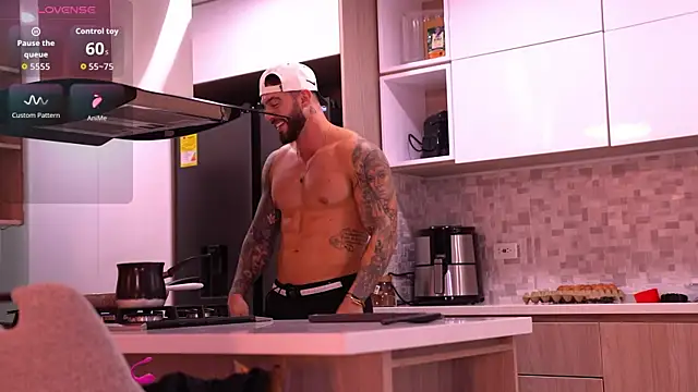 Snapshot of OLIVER_COLT chatting on September 2025 12:22:02 AM OLIVER COLT online show from September 2025 12:22:02 AM