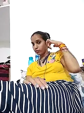 Snapshot of Hotty-Nidhi chatting on March 2025 03:05:02 PM Hotty-Nidhi online show from March 2025 03:05:02 PM
