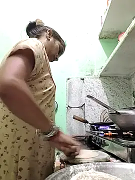 Snapshot of Hotty-Nidhi chatting on September 2025 04:17:01 PM Hotty-Nidhi online show from September 2025 04:17:01 PM