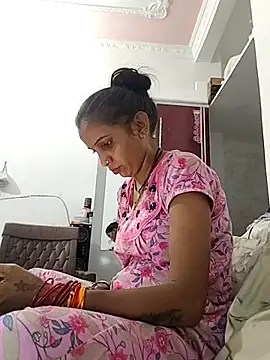 Hotty-Nidhi online show from September 2025 11:58:01 AM