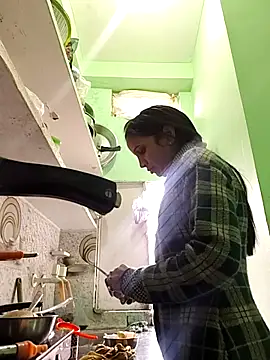 Hotty-Nidhi online show from December 2025 04:53:01 AM