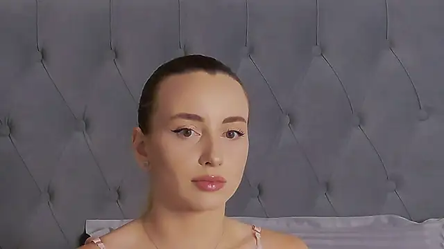 AlexisWhit online show from October 2025 06:45:01 AM