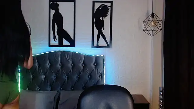 agatha rodriguez online show from February 2026 07:01:02 PM