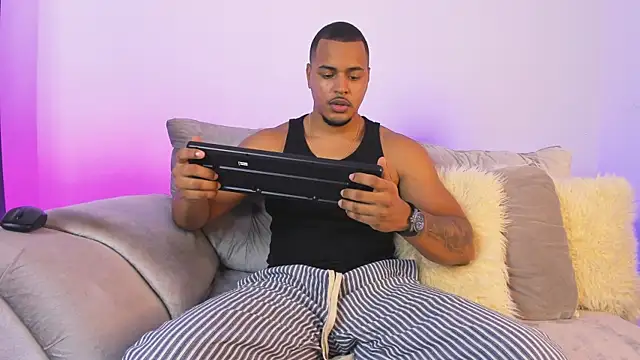 Snapshot of AshtonnSummer chatting on November 2025 08:29:01 PM AshtonnSummer online show from November 2025 08:29:01 PM