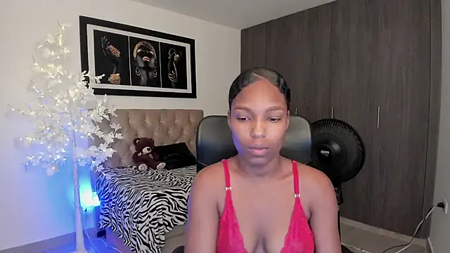 Snapshot of samanthaa_fox1 chatting on March 2025 07:06:01 PM samanthaa fox1 online show from March 2025 07:06:01 PM