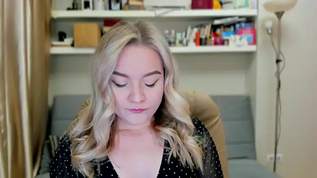 Kara Smith  online show from October 2025 09:01:01 PM