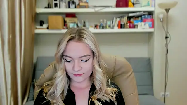 Kara Smith  online show from October 2025 10:41:02 PM