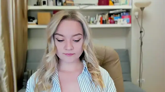 Kara Smith  online show from October 2025 10:42:02 PM